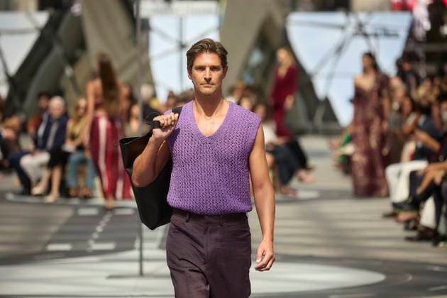 Pedro del Hierro fashion show at MBFW Madrid A model during the fashion show of designer Pedro del Hierro, at the 82nd edition of Mercedes Benz Fashion Week Madrid, at the Cibeles Palace, on September 17, 2025, in Madrid Spain This years edition is held from September 17 to 21 and commemorates the 40th anniversary of the runway Pedro del Hierro is a Spanish fashion brand for women and men, which adapts to the lifestyle and needs of society 17 SEPTEMBER 2025 Jesús Hellí Madrid Madrid Madrid Spain  Copyright: xJesusxHellinx 6961200