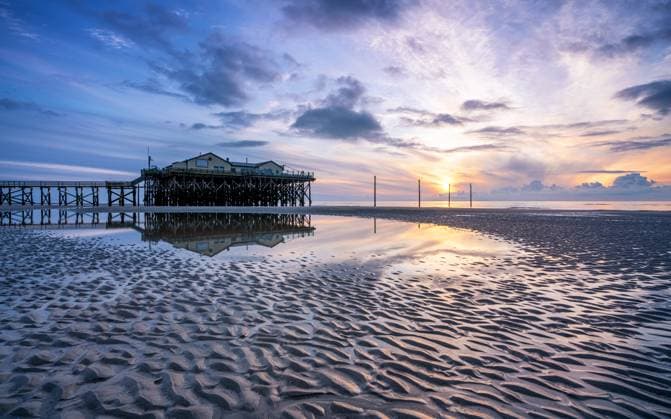 RECORD DATE NOT STATED Sankt Peter Ording, North Frisia, Germany SANKT PETER ORDING, GERMANY - MARCH 8, 2023: Panoramic image of beach houses of Sankt Peter Ording close to the North Sea on March 8, 2023 in North Frisia, Germany, 95869408.jpg
