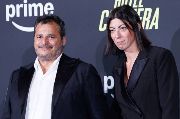 News - Photocall - HOTEL COSTIERA Antonio Gerardi and his wife attend the Photocall of the movie HOTEL COSTIERA on september 17, 2025 at Cinema The Space, Rome, Italy Rome Cinema Moderno-The Space Italy Copyright: xEmanuelaxVertollix xLiveMediax LPN_2034422
