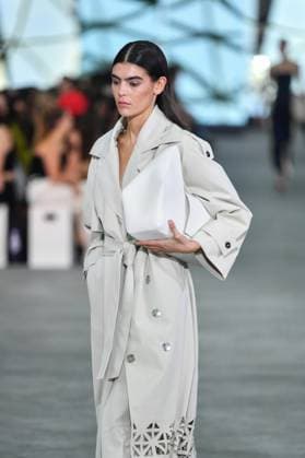 Mercedes-Benz Fashion Week de Madrid - 17 Sep 2025 A model walks the runway wearing a design by Simorra during the Mercedes-Benz Fashion Week de Madrid in IFERMA. Madrid Spain Copyright: xAtilanoxGarciax xSOPAxImagesx FOTO48350