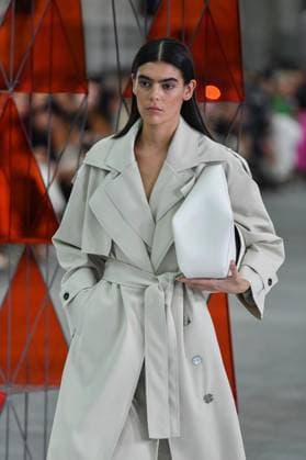 Mercedes-Benz Fashion Week de Madrid - 17 Sep 2025 A model walks the runway wearing a design by Simorra during the Mercedes-Benz Fashion Week de Madrid in IFERMA. Madrid Spain Copyright: xAtilanoxGarciax xSOPAxImagesx FOTO48351