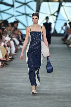 Mercedes-Benz Fashion Week de Madrid - 17 Sep 2025 A model walks the runway wearing a design by Simorra during the Mercedes-Benz Fashion Week de Madrid in IFERMA. Madrid Spain Copyright: xAtilanoxGarciax xSOPAxImagesx FOTO48352