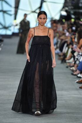 Mercedes-Benz Fashion Week de Madrid - 17 Sep 2025 A model walks the runway wearing a design by Simorra during the Mercedes-Benz Fashion Week de Madrid in IFERMA. Madrid Spain Copyright: xAtilanoxGarciax xSOPAxImagesx FOTO48365