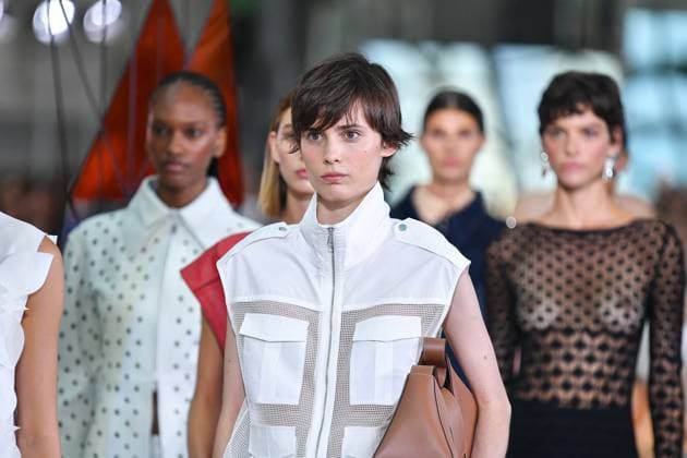 Mercedes-Benz Fashion Week de Madrid - 17 Sep 2025 A model walks the runway wearing a design by Simorra during the Mercedes-Benz Fashion Week de Madrid in IFERMA. Madrid Spain Copyright: xAtilanoxGarciax xSOPAxImagesx FOTO48417