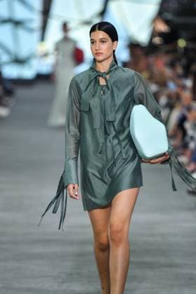 Mercedes-Benz Fashion Week de Madrid - 17 Sep 2025 A model walks the runway wearing a design by Simorra during the Mercedes-Benz Fashion Week de Madrid in IFERMA. Madrid Spain Copyright: xAtilanoxGarciax xSOPAxImagesx FOTO48369