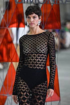 Mercedes-Benz Fashion Week de Madrid - 17 Sep 2025 A model walks the runway wearing a design by Simorra during the Mercedes-Benz Fashion Week de Madrid in IFERMA. Madrid Spain Copyright: xAtilanoxGarciax xSOPAxImagesx FOTO48383