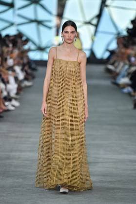 Mercedes-Benz Fashion Week de Madrid - 17 Sep 2025 A model walks the runway wearing a design by Simorra during the Mercedes-Benz Fashion Week de Madrid in IFERMA. Madrid Spain Copyright: xAtilanoxGarciax xSOPAxImagesx FOTO48388