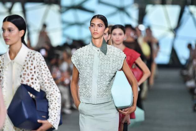 Mercedes-Benz Fashion Week de Madrid - 17 Sep 2025 A model walks the runway wearing a design by Simorra during the Mercedes-Benz Fashion Week de Madrid in IFERMA. Madrid Spain Copyright: xAtilanoxGarciax xSOPAxImagesx FOTO48411