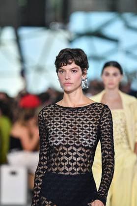 Mercedes-Benz Fashion Week de Madrid - 17 Sep 2025 A model walks the runway wearing a design by Simorra during the Mercedes-Benz Fashion Week de Madrid in IFERMA. Madrid Spain Copyright: xAtilanoxGarciax xSOPAxImagesx FOTO48415