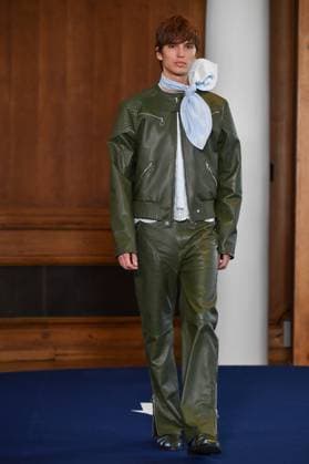 Mercedes-Benz Fashion Week de Madrid - 17 Sep 2025 A model walks the runway wearing a design by PALOMO SPAIN during the Mercedes-Benz Fashion Week de Madrid in IFERMA. Madrid Spain Copyright: xAtilanoxGarciax xSOPAxImagesx FOTO48283