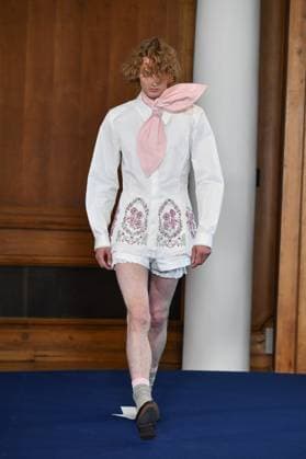 Mercedes-Benz Fashion Week de Madrid - 17 Sep 2025 A model walks the runway wearing a design by PALOMO SPAIN during the Mercedes-Benz Fashion Week de Madrid in IFERMA. Madrid Spain Copyright: xAtilanoxGarciax xSOPAxImagesx FOTO48306