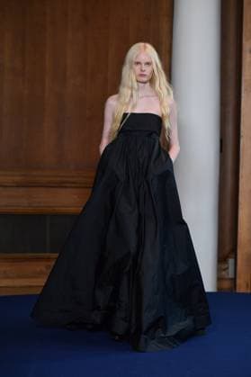Mercedes-Benz Fashion Week de Madrid - 17 Sep 2025 A model walks the runway wearing a design by PALOMO SPAIN during the Mercedes-Benz Fashion Week de Madrid in IFERMA. Madrid Spain Copyright: xAtilanoxGarciax xSOPAxImagesx FOTO48315