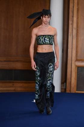 Mercedes-Benz Fashion Week de Madrid - 17 Sep 2025 A model walks the runway wearing a design by PALOMO SPAIN during the Mercedes-Benz Fashion Week de Madrid in IFERMA. Madrid Spain Copyright: xAtilanoxGarciax xSOPAxImagesx FOTO48317