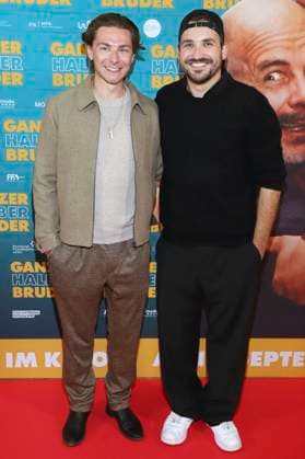Max Suhr und Christopher Schmidt bei der Premiere des Kinofillms Ganzer halber Bruder im Holi Kino. Hamburg, 17.09.2025