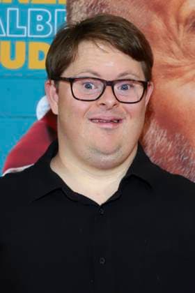 Nico Randel bei der Premiere des Kinofillms Ganzer halber Bruder im Holi Kino. Hamburg, 17.09.2025