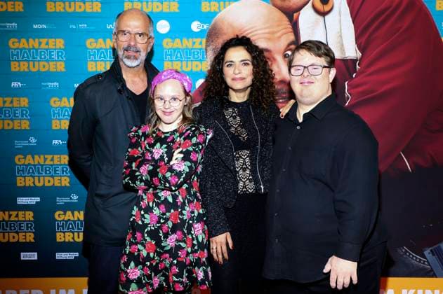 Christoph Maria Herbst, Neele Buchholz, Sesede Terziyan und Nico Randel bei der Premiere des Kinofillms Ganzer halber Bruder im Holi Kino. Hamburg, 17.09.2025
