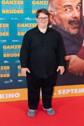Nico Randel bei der Premiere des Kinofillms Ganzer halber Bruder im Holi Kino. Hamburg, 17.09.2025