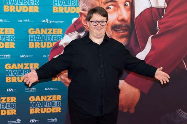Nico Randel bei der Premiere des Kinofillms Ganzer halber Bruder im Holi Kino. Hamburg, 17.09.2025