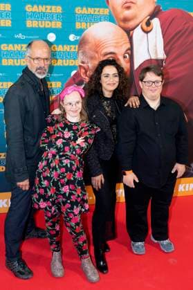 Christoph Maria Herbst, Neele Buchholz, Sesede Terziyan und Nico Randel bei der Premiere des Kinofillms Ganzer halber Bruder im Holi Kino. Hamburg, 17.09.2025