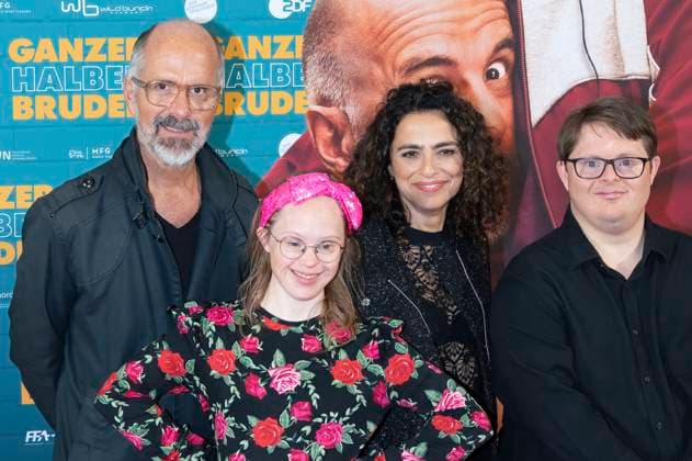 Christoph Maria Herbst, Neele Buchholz, Sesede Terziyan und Nico Randel bei der Premiere des Kinofillms Ganzer halber Bruder im Holi Kino. Hamburg, 17.09.2025