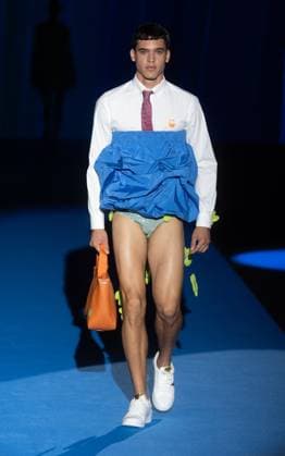 Agatha Ruiz de la Pradas fashion show at MBFW Madrid A model during Agatha Ruiz de la Pradas fashion show, at the 82nd edition of Mercedes Benz Fashion Week Madrid, at Ifema in Madrid, on September 18, 2025, in Madrid Spain This years edition is held from September 17 to 21 and commemorates the 40th anniversary of the catwalk During the show, the designer presents her first collection designed with artificial intelligence 18 SEPTEMBER 2025 Madrid Madrid Madrid Spain  Copyright: xEduardoxParrax 6962980