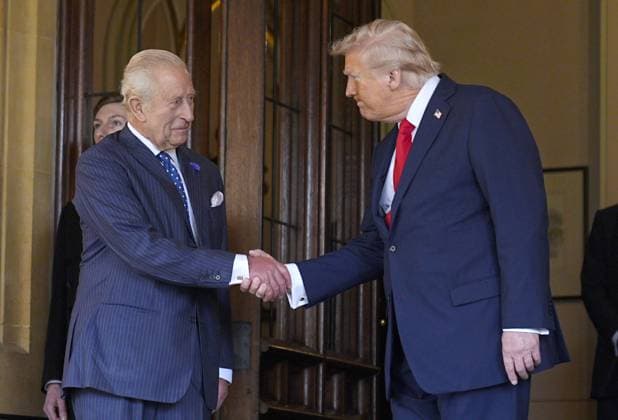 King Charles and Queen Camilla formally bid farewell to President Trump King Charles and Queen Camilla formally bid farewell to President Trump and the First Lady, Melania Trump, at Windsor Castle on the final day of the President™s second state visit to the UK, in Windsor, Berkshire, UK, on the 18th September 2025. Picture by Aaron Chown WPA-Pool Windsor Windsor Castle Berkshire United Kingdom  WHA-0803