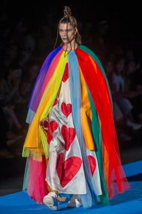 Agatha Ruiz de la Prada, Madrid Fashion Week in Madrid, Spain - 18 Sept 2025 A model walks the runway for Agatha Ruiz de la Prada s Spring Summer 2026 collection during the 40th Mercedes-Benz Fashion Week in Madrid. Madrid Spain Copyright: xLuisxSotox xSOPAxImagesx LSOTOARP14