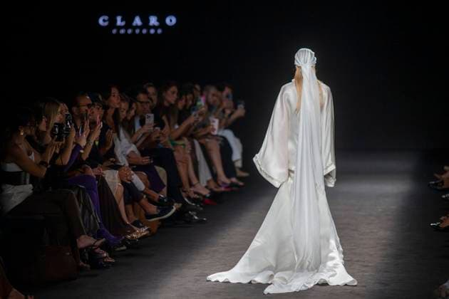 September 18, 2025, Madrid, Madrid, Spain: A model walks the runway for Claro Couture s Spring Summer 2026 collection during the 40th Mercedes-Benz Fashion Week Madrid. Madrid Spain - ZUMAs296 20250918_znp_s296_019 Copyright: xLuisxSotox