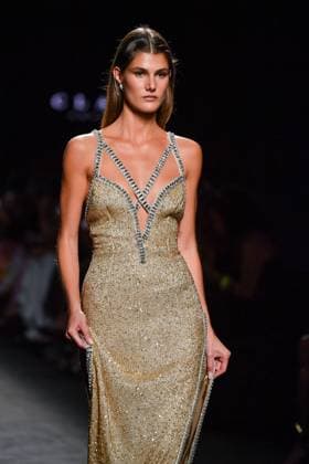 Claro Couture A model walks the runway wearing a design by Claro Couture during Mercedes-Benz Fashion Week de Madrid in IFERMA, 18 de septiembre 2025 Spain Featuring: A model walks the runway wearing a design by Claro Couture during Mercedes-Benz Fashion Week de Madrid in IFERMA, 18 septiembre 2025 Spain Where: Madrid, Spain When: 18 Sep 2025 Credit: Oscar Gonzalez WENN Madrid Spain Copyright: xOscarxGonzalez WENNx wenn40656937 OFA ZOJx wenn40656937