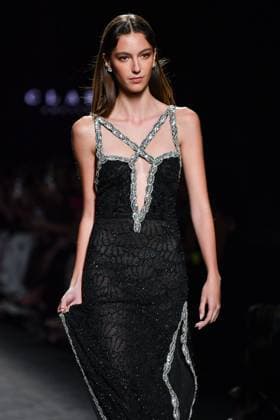 Claro Couture A model walks the runway wearing a design by Claro Couture during Mercedes-Benz Fashion Week de Madrid in IFERMA, 18 de septiembre 2025 Spain Featuring: A model walks the runway wearing a design by Claro Couture during Mercedes-Benz Fashion Week de Madrid in IFERMA, 18 septiembre 2025 Spain Where: Madrid, Spain When: 18 Sep 2025 Credit: Oscar Gonzalez WENN Madrid Spain Copyright: xOscarxGonzalez WENNx wenn40656927 OFA ZOJx wenn40656927