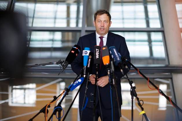 Lars Klingbeil, Bundesminister der Finanzen, gibt ein Statement zum beschlossenen Bundeshaushalt ab. Berlin, 18.09.2025. Fotografiert im Auftrag des Bundesfinanzministeriums Berlin Deutschland *** Lars Klingbeil, Federal Minister of Finance, makes a statement on the adopted federal budget Berlin, 18 09 2025 Photographed on behalf of the Federal Ministry of Finance Berlin Germany Copyright: xThomasxImo BMFx