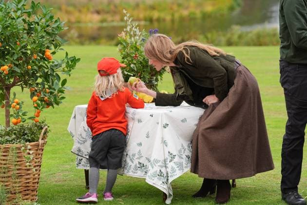 . 18 09 2025. Windsor, United Kingdom. First Lady Melania Trump and Kate Middleton, the Princess of Wales, meet members of the Scouts Squirrels programme in Frogmore Gardens in Windsor on day two of the State Visit to the United Kingdom.  xPoolx xi-Imagesx IIM-26240-0142