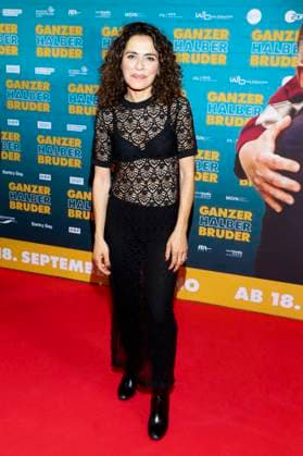 abb Sesede Terziyan zu Gast auf der Premierentour zum Film Ganzer halber Bruder im Holi Kino am 17.09.2025 in Hamburg