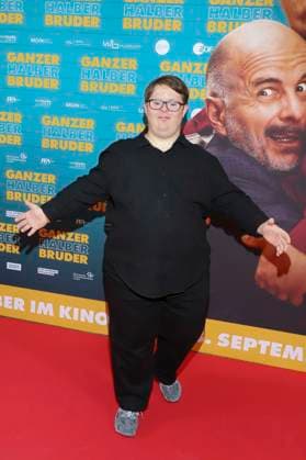abb Nico Randel zu Gast auf der Premierentour zum Film Ganzer halber Bruder im Holi Kino am 17.09.2025 in Hamburg