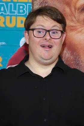 abb Nico Randel zu Gast auf der Premierentour zum Film Ganzer halber Bruder im Holi Kino am 17.09.2025 in Hamburg