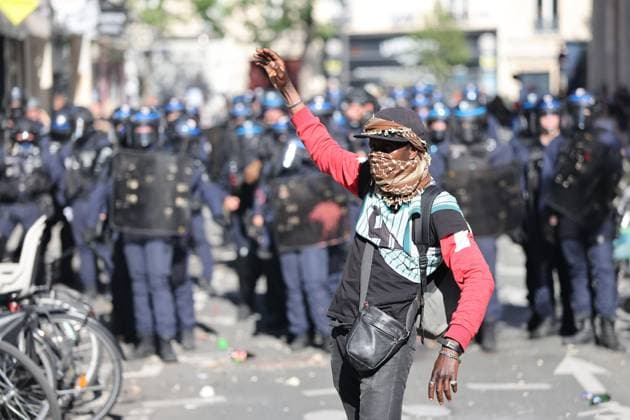 MANIFESTATION 18 SEPTEMBRE PARIS PHOTOPQR LE PARISIEN Le Parisien Arnaud Journois PARIS 18 09 2025 Paris le 18 septembre 2025 Journée de grève et de manifestations dans toute la France à lappel des syndicats Manifestation à Paris entre la Place de la Bastille et la Place de la Nation en passant par la place de la République Photo Le Parisien Arnaud Journois Demonstrations, blockades, roadblocks, rallies a multitude of actions are being announced this thursday September 18th throughout France as part of the slogan Block everything PARIS France  Copyright: xPHOTOPQR LExPARISIEN MAXPPPxLexParisienx xArnaudxJournoisx 20250918LPA4020 20250918LPA4020