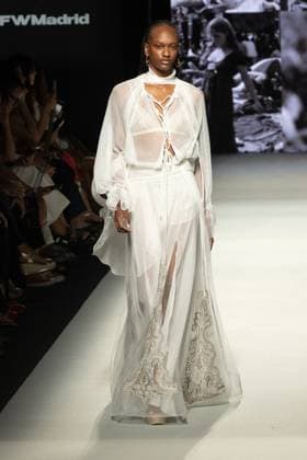 Yolancris fashion show at the MBFW Madrid A model during the Yolancris fashion show, at the 82nd edition of Mercedes Benz Fashion Week Madrid, at Ifema in Madrid, on September 18, 2025, in Madrid Spain This years edition is held from September 17 to 21 and commemorates the 40th anniversary of the catwalk 18 SEPTEMBER 2025 FASHION MODEL SHOW MBFW FASHION WEEK MADRID FASHION WEEK PASARELA Madrid Madrid Madrid Espana  Copyright: xRicardoxRubiox 6964373