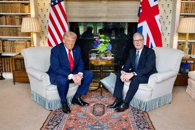 Britain s Prime Minister Keir Starmer greets US President Donald Trump at Chequers, in Aylesbury, central England, on Thursday on September 18, 2025, on the second day of the US President s second State Visit.  UK2025091810 BritishxEmbassyxWashington