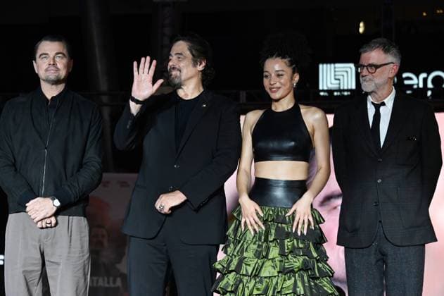 One Battle After Another Red Carpet (L-R) Leonardo DiCaprio, Benicio del Toro, Chase Infiniti and Director Paul Thomas Anderson attend the red carpet for ˜One Battle After Another™ fan event at Toreo Parque Central. on September 18, 2025 in Mexico City, Mexico. Mexico City CDMX Mexico Copyright: xCarlosxTischlerx