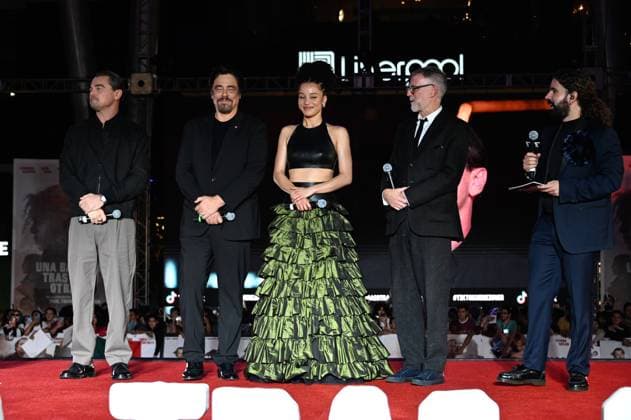 One Battle After Another Red Carpet (L-R) Leonardo DiCaprio, Benicio del Toro, Chase Infiniti and Director Paul Thomas Anderson attend the red carpet for ˜One Battle After Another™ fan event at Toreo Parque Central. on September 18, 2025 in Mexico City, Mexico. Mexico City CDMX Mexico Copyright: xCarlosxTischlerx