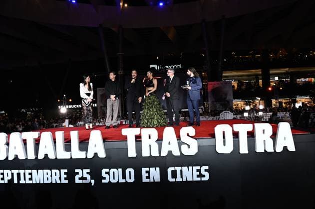 One Battle After Another Red Carpet (L-R) Leonardo DiCaprio, Benicio del Toro, Chase Infiniti and Director Paul Thomas Anderson attend the red carpet for ˜One Battle After Another™ fan event at Toreo Parque Central. on September 18, 2025 in Mexico City, Mexico. Mexico City CDMX Mexico Copyright: xCarlosxTischlerx