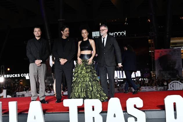 One Battle After Another Red Carpet (L-R) Leonardo DiCaprio, Benicio del Toro, Chase Infiniti and Director Paul Thomas Anderson attend the red carpet for ˜One Battle After Another™ fan event at Toreo Parque Central. on September 18, 2025 in Mexico City, Mexico. Mexico City CDMX Mexico Copyright: xCarlosxTischlerx