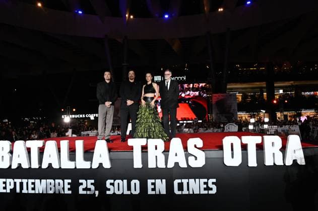 One Battle After Another Red Carpet (L-R) Leonardo DiCaprio, Benicio del Toro, Chase Infiniti and Director Paul Thomas Anderson attend the red carpet for ˜One Battle After Another™ fan event at Toreo Parque Central. on September 18, 2025 in Mexico City, Mexico. Mexico City CDMX Mexico Copyright: xCarlosxTischlerx