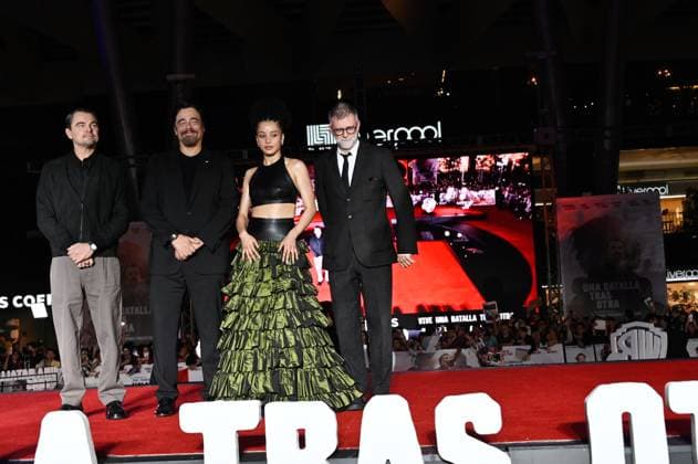 One Battle After Another Red Carpet (L-R) Leonardo DiCaprio, Benicio del Toro, Chase Infiniti and Director Paul Thomas Anderson attend the red carpet for ˜One Battle After Another™ fan event at Toreo Parque Central. on September 18, 2025 in Mexico City, Mexico. Mexico City CDMX Mexico Copyright: xCarlosxTischlerx