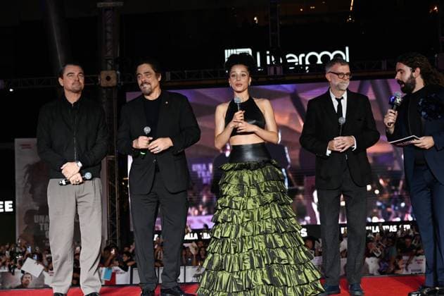 One Battle After Another Red Carpet (L-R) Leonardo DiCaprio, Benicio del Toro, Chase Infiniti and Director Paul Thomas Anderson attend the red carpet for ˜One Battle After Another™ fan event at Toreo Parque Central. on September 18, 2025 in Mexico City, Mexico. Mexico City CDMX Mexico Copyright: xCarlosxTischlerx