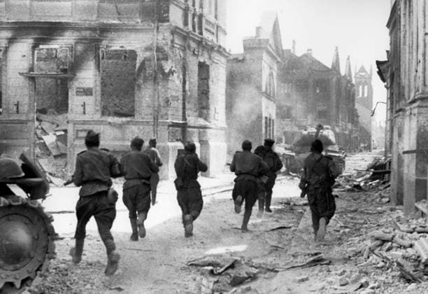 July, 1944. Jelgava, Latvian SSR, USSR. The 1st Baltic Front submachine gunners liberate the city from Nazi German troops during the Great Patriotic War (part of the Second World War). The exact date of the photograph is unknown. Leonid Dorensky TASS  10499650
