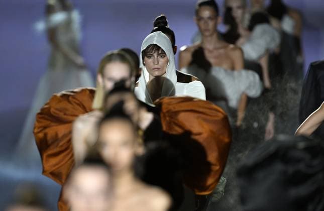 Mercedes Benz Fashion Week Madrid MADRID, SPAIN - SEPTEMBER 19: Models present the creation from De La Cierva y Nicolas spring-summer 2026 collection during the Mercedes Benz Fashion Week at IFEMA in Madrid, Spain on September 19, 2025. Burak Akbulut Anadolu Madrid Spain. Editorial use only. Please get in touch for any other usage.  Copyright: x2025xAnadoluxBurakxAkbulutx