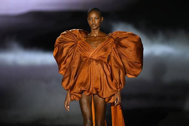 Mercedes Benz Fashion Week Madrid MADRID, SPAIN - SEPTEMBER 19: A model presents a creation from De La Cierva y Nicolas spring-summer 2026 collection during the Mercedes Benz Fashion Week at IFEMA in Madrid, Spain on September 19, 2025. Burak Akbulut Anadolu Madrid Spain. Editorial use only. Please get in touch for any other usage.  Copyright: x2025xAnadoluxBurakxAkbulutx