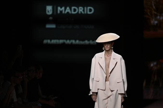 Mercedes Benz Fashion Week Madrid MADRID, SPAIN - SEPTEMBER 19: A model presents a creation from Isabel Sanchis spring-summer 2026 collection during the Mercedes Benz Fashion Week at IFEMA in Madrid, Spain on September 19, 2025. Burak Akbulut Anadolu Madrid Spain. Editorial use only. Please get in touch for any other usage.  Copyright: x2025xAnadoluxBurakxAkbulutx