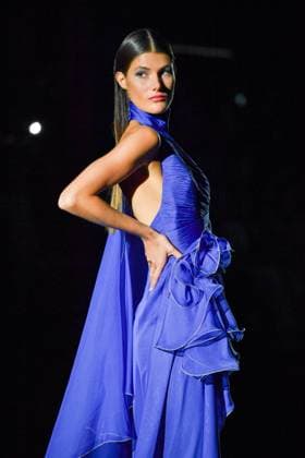 Mercedes-Benz Fashion Week Madrid, Spain - 19 Sep 2025 A model walks the runway wearing a design by Hannibal Laguna during Mercedes-Benz Fashion Week de Madrid in IFERMA, 19 septiembre 2025 Spain Madrid Spain Copyright: xAtilanoxGarciax xSOPAxImagesx FOTO12366